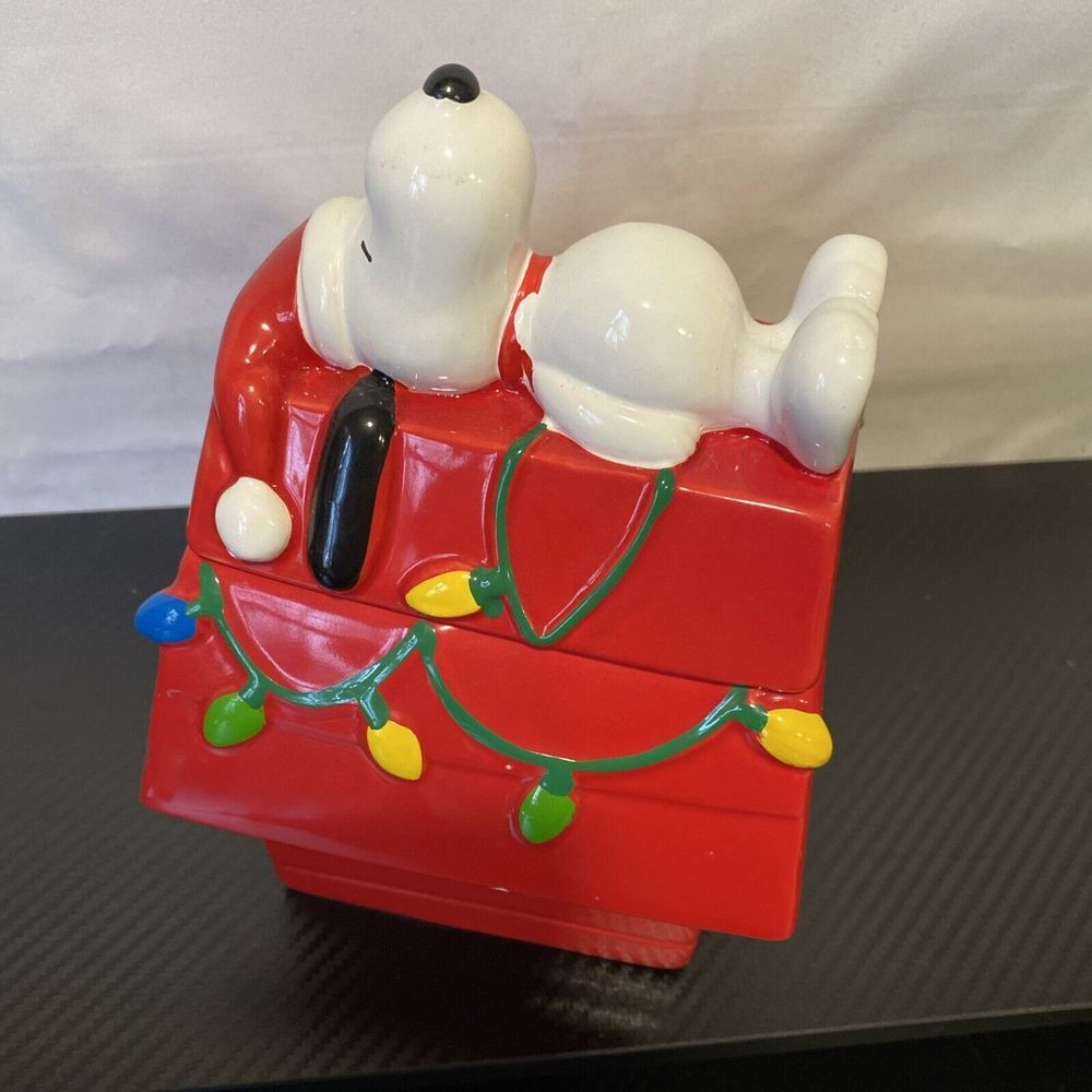 Peanuts 50 Years A Charlie Brown Christmas Snoopy Dog House Treat Jar / Holder - Picture 2 of 16